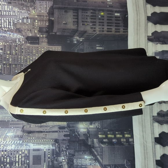 DB Established 1962 sz L Jet Black Top with White Trim & Button Accents - Picture 3 of 7